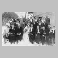 062-0032 Hochzeit Alfred und Hertha Urban, geb. Urban aus Paterswalde am 28.03.1941. Die Kinder rechts im Bild sind Horst, Arno und Erhard Reglitzky..JPG